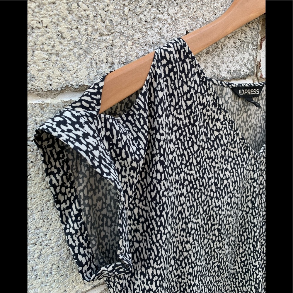 Express Cut-Out Shoulders Top